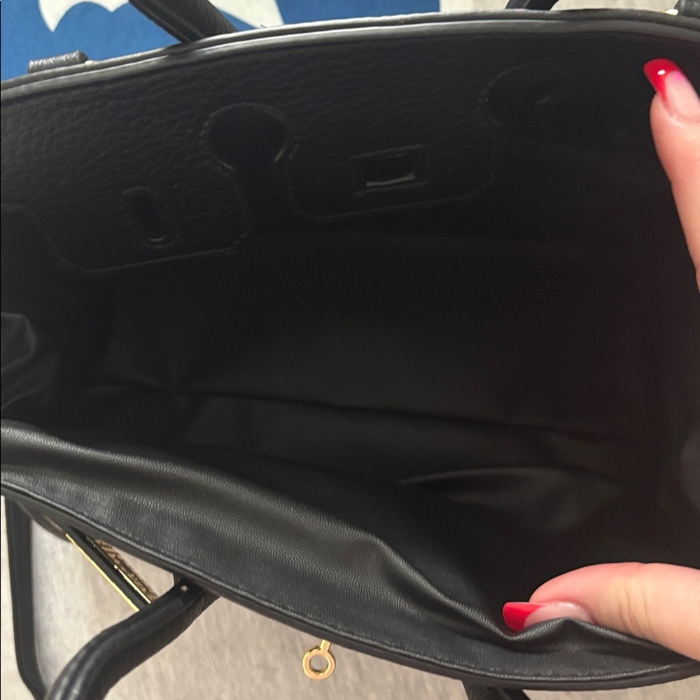 VICI Dalina two toned structured bag- new with tags & strap - Picture 6 of 8